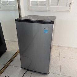 Magic Chef Mini Fridge 