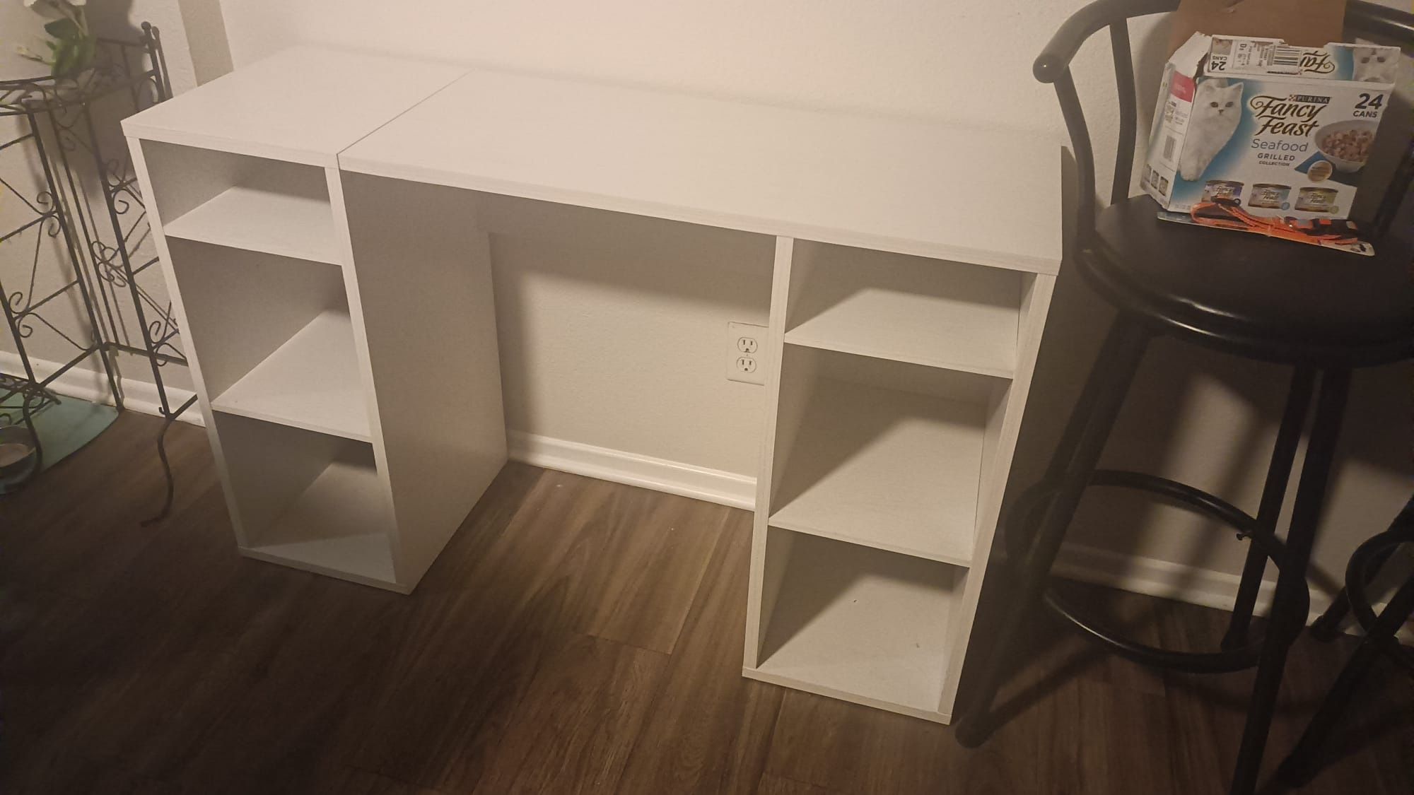 White desk 