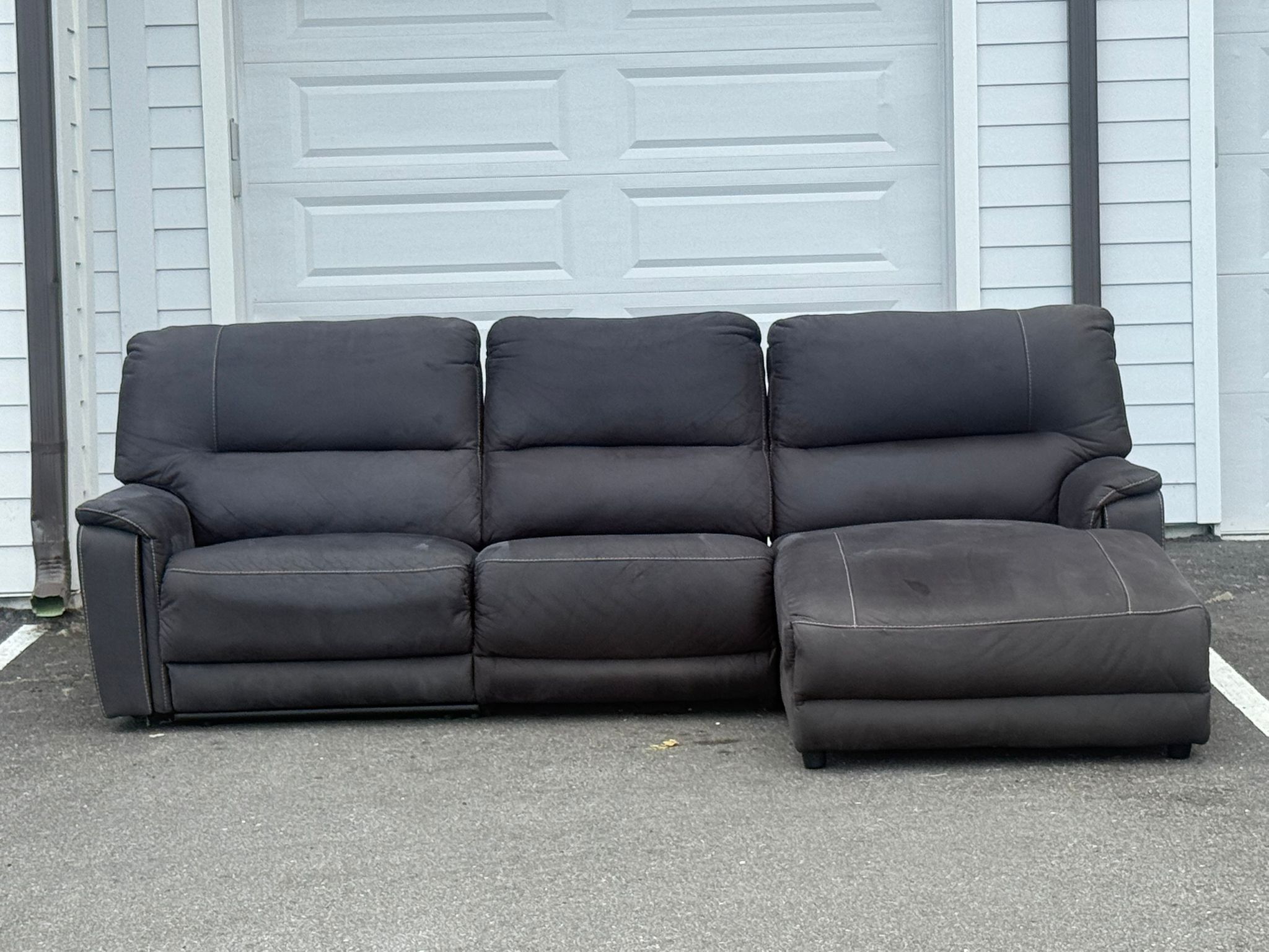 POWERED RECLINING 3 PIECES GRAY COUCH W/ USB CHARGER DELIVERY AVAILABLE 🚚