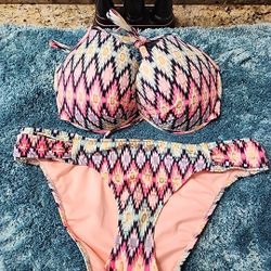 Womens Victoria  Secret 34DD Bikini With Medium Bottoms