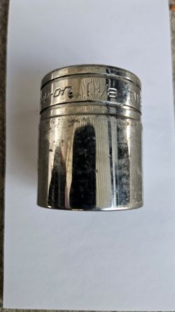 Snap on socket