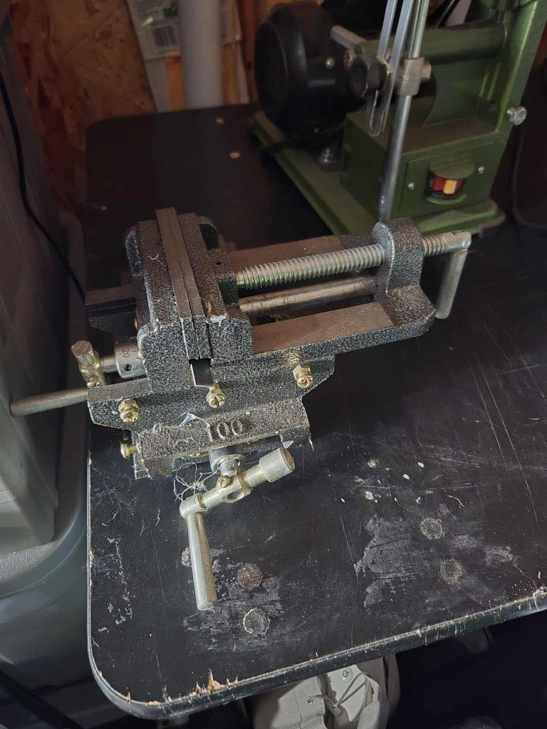 Multidirectional vice for drill press
