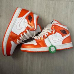 JORDAN 1 MIDS orange Metallics 