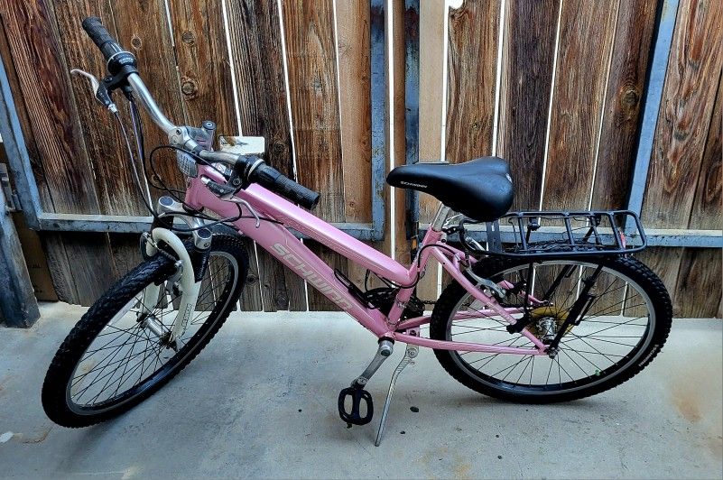 Bike. 24". Women's. Schwinn Ranger Suntour. 18 Speed. Bike Rack. Like New.