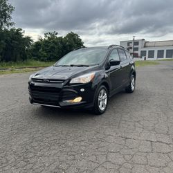 FORD ESCAPE 2015 SE ONE OWNER RUNS PERFECT 