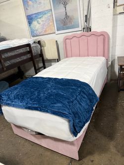 Tein bed new with lights