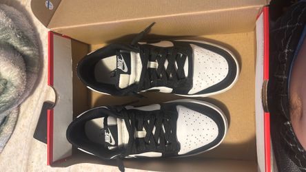 Nike panda dunks size 8