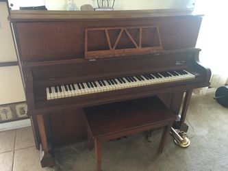 Piano! Upright Bench, removable music stand
