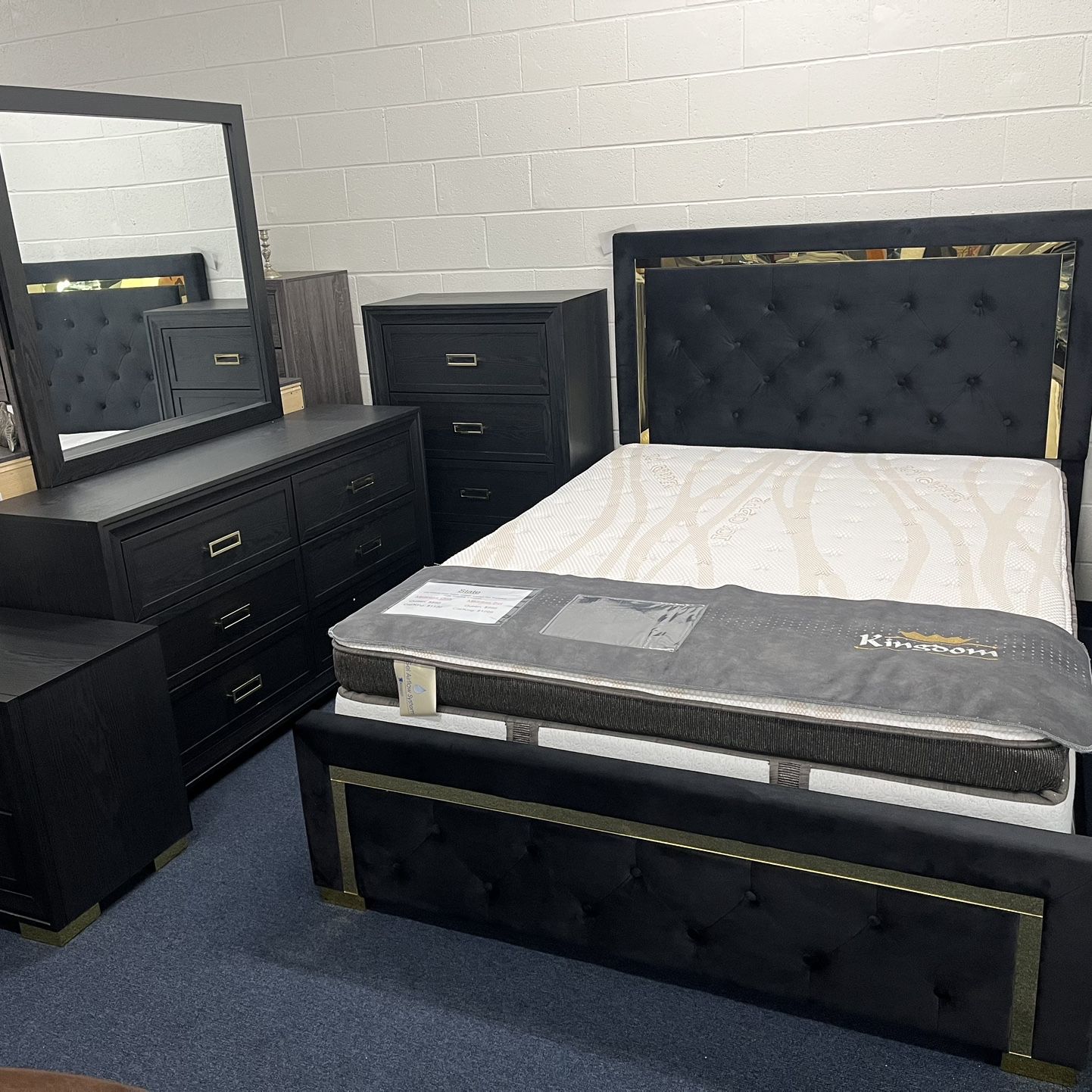 Black And Gold Queen 4pc Bedroom Set