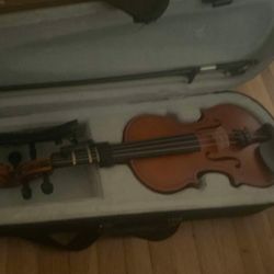 Kids 1/4 Violin in good condition with protective case.