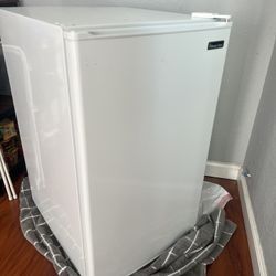 Magic Chef Mini Fridge 