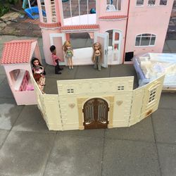Bratz Dolls And Playhouse 