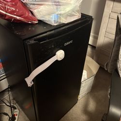 Mini Fridge / Freezer