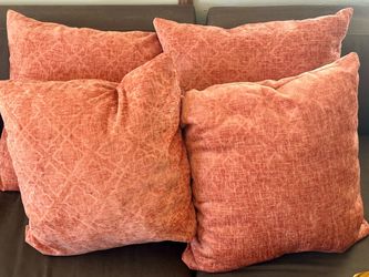Set of 4 pink couch pillows 22”x22”