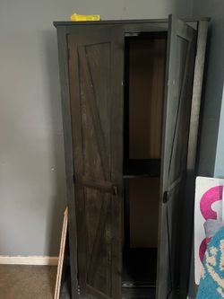 Wardrobe cabinet
