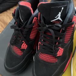 Red Thunder 4s Size 11 Condition 9/10 VNDS ( No Trades ) !