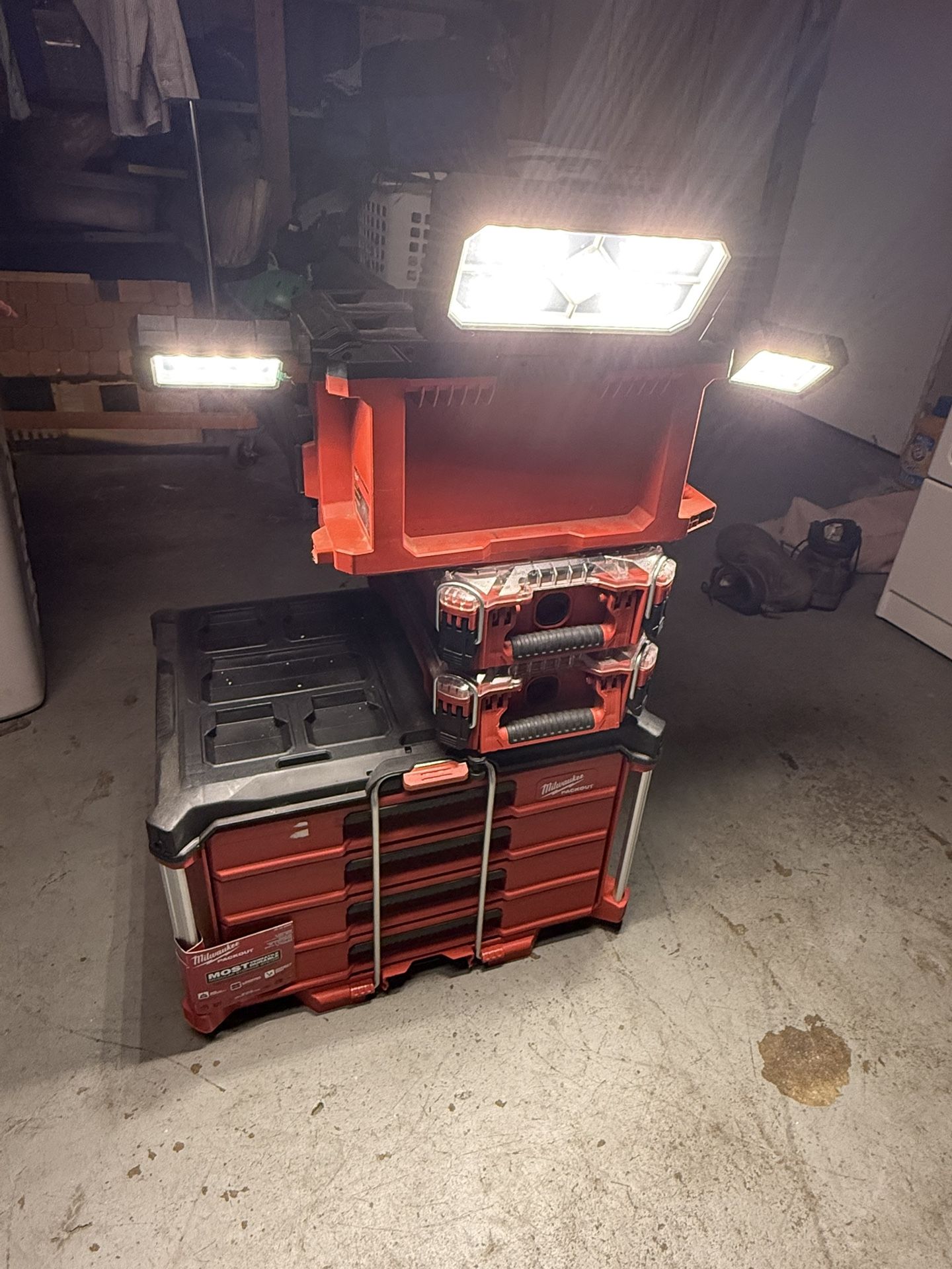 Milwaukee PACKOUT Storage & LED Box