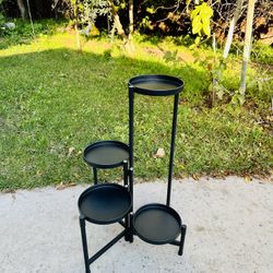 4 Tier Metal Rust Resistant Indoor Outdoor Foldable Plant Stand Size 28" Tall New Condition 