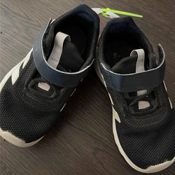 8.5 used tennis. Boys