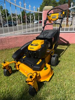 DEWALT
28 in. 224cc E-GOV Engine 3-in-1 Gas RWD Self-Propelled Lawn Mower with High Rear Wheels