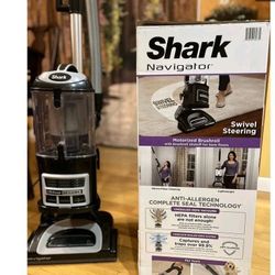 Shark Navigator Professional 120V Pet Vacuum Cleaner Sweeper UV440