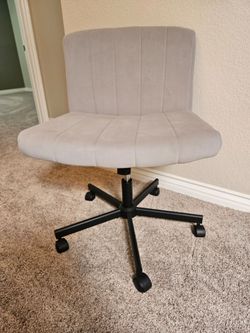 Office Chair - Criss Cross (lightly used)
