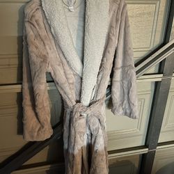 Robe Size M/L 