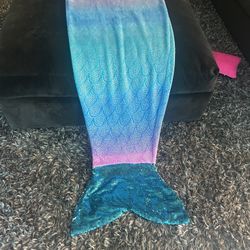 Girls Mermaid Tail Blanket And Sequin Pillow 