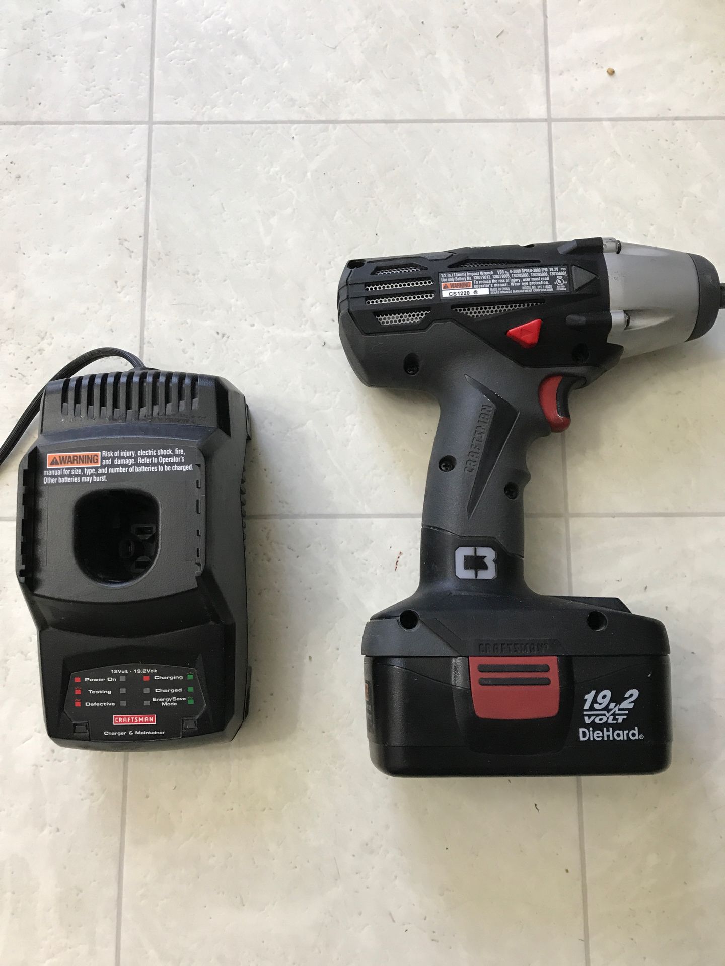 CS 1220 Craftsman 1/2 in Impact Wrench, 19.2 V Die Hard battery & charging station,model no. 315.116020