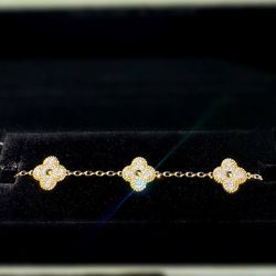 18k yellow gold Van cleef Alhambra style diamond 5 motifs clover shape stone bracelet