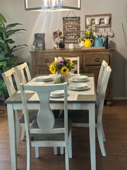Dining room table and 6 chairs