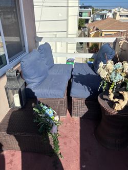 Beauitful Patio furniture!! Needs a new home!