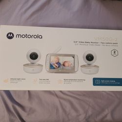 Motorola Nursery Baby Monitor with 2 Cameras and Audio, No WiFi Needed VM50G with Temperature Sensor, Remote Zoom & Tilt, Night Vision, 5" Screen, 2-W