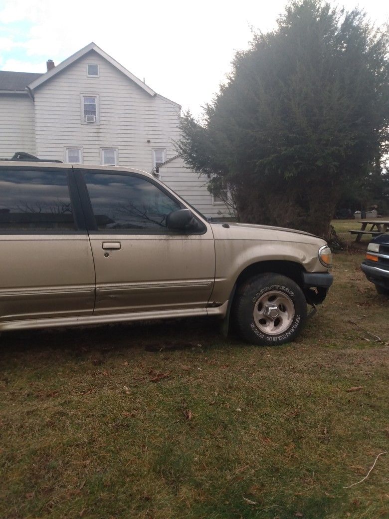 Ford Explorer