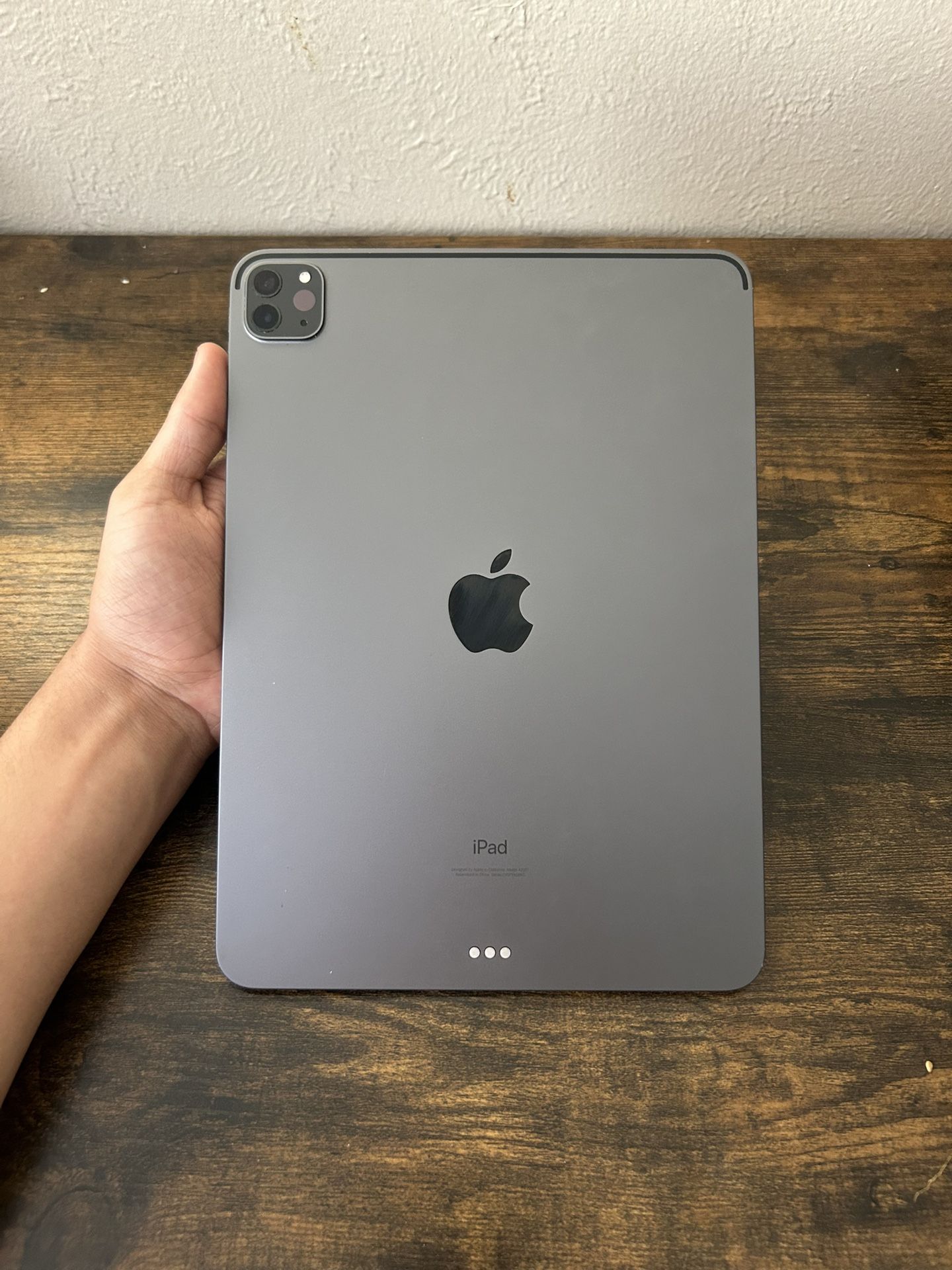 🚨 iPad Pro 11’ (3rd gen) - 256GB - Space Gray - small screen crack on the outline
