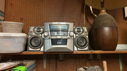 AudioVox stereo system