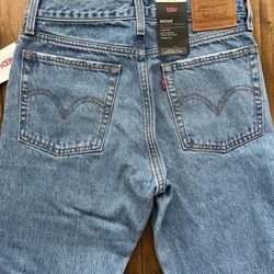 NEW Women’s Levi Jeans