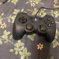 Logitech Dual Action Gamepad USB Game Controller G-UF13A ((contact info removed)) Dark Blue