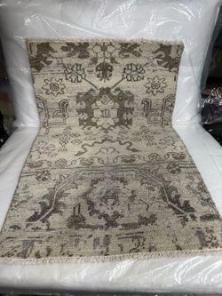 2 x 3 Ft Rug (new )