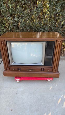Lovely Vintage RCA (Model GGR2029S) Console Television