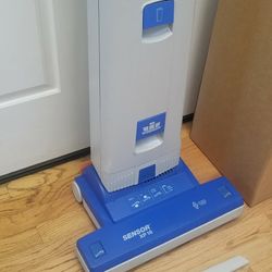 NEW cond COMMERCIAL WINDSOR SENSORE   XP 18 ,  VACUUM AMAZING POWER SUCTION  , WORKS EXCELLENT  , IN THE BOX 