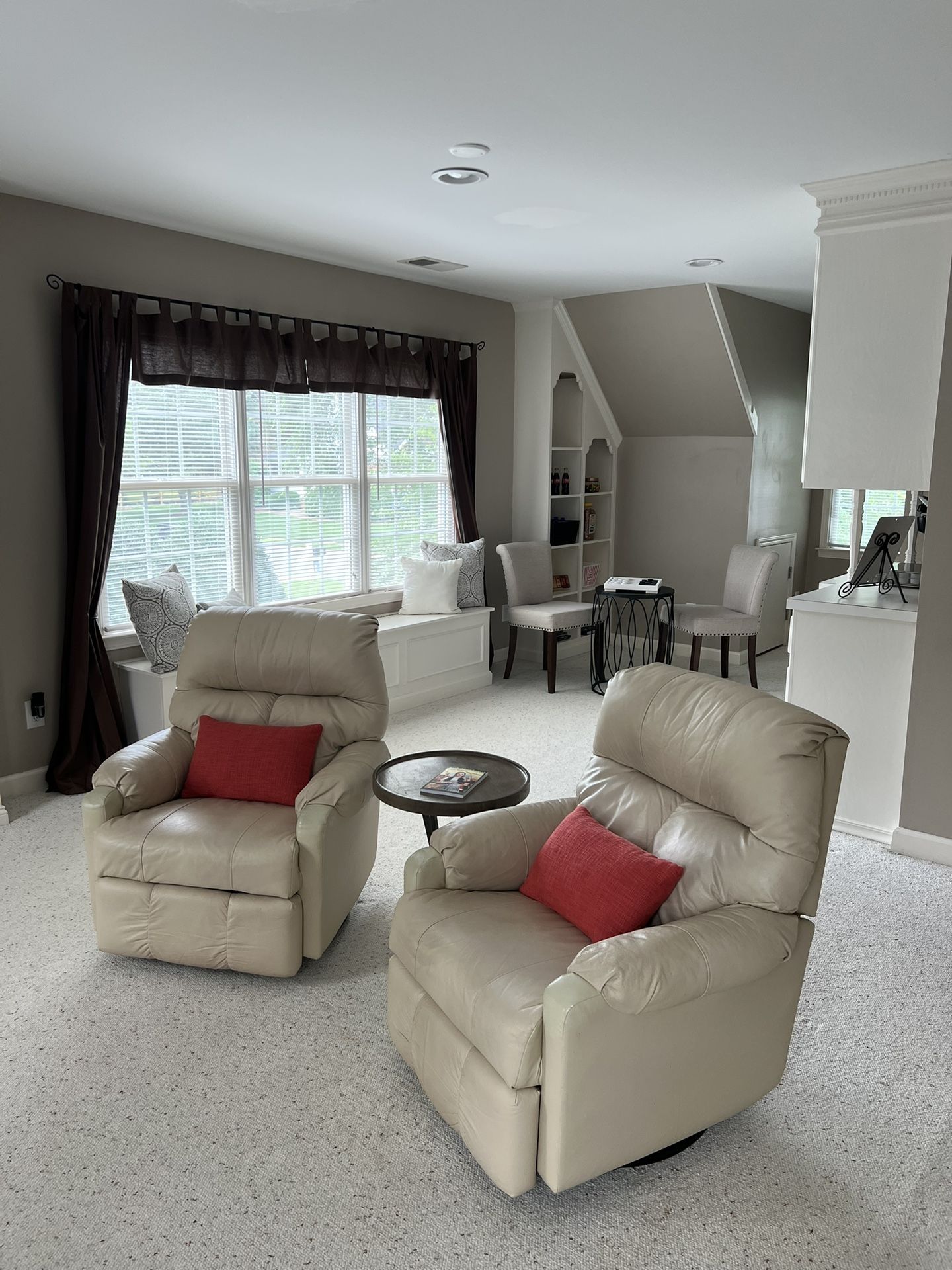 2 leather Recliners
