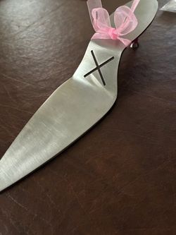 $25-Stainless Steel Cake Server Magnetic Heel And Pink Bow