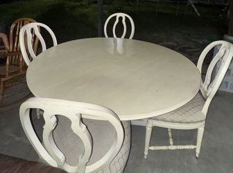 Dinning Table with 4 Chairs