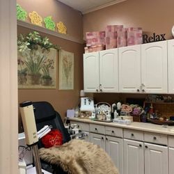 Beautiful Salon Room 