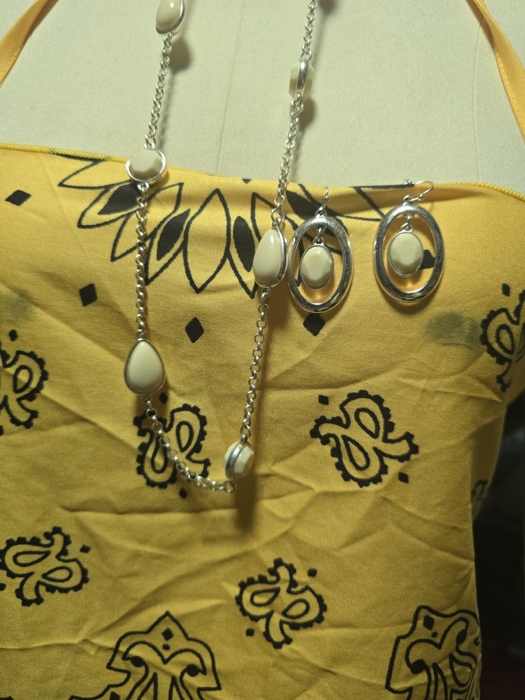 24 Inch White Agate Necklace With Matching Earrings By Liz Claiborne