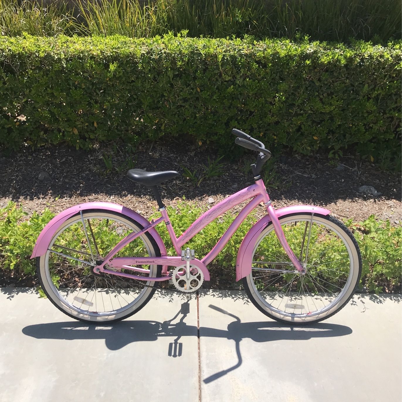 26 Diamondback Della Cruz Ladies Pink Beach Cruiser for Sale in Lake Elsinore CA OfferUp