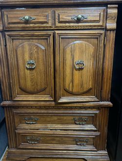 Armoire/dresser