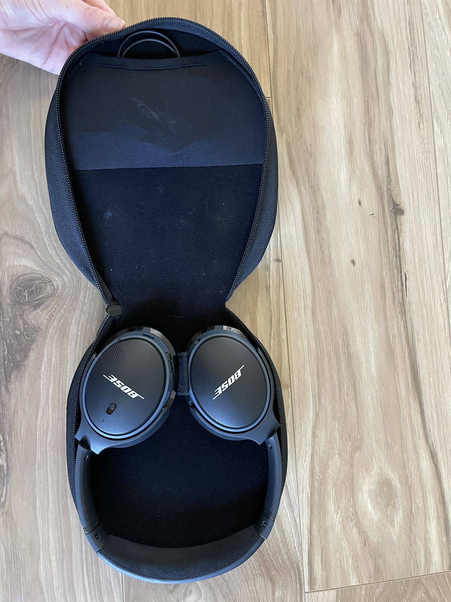 Bose SoundLink Around-Ear Wireless Headphones II