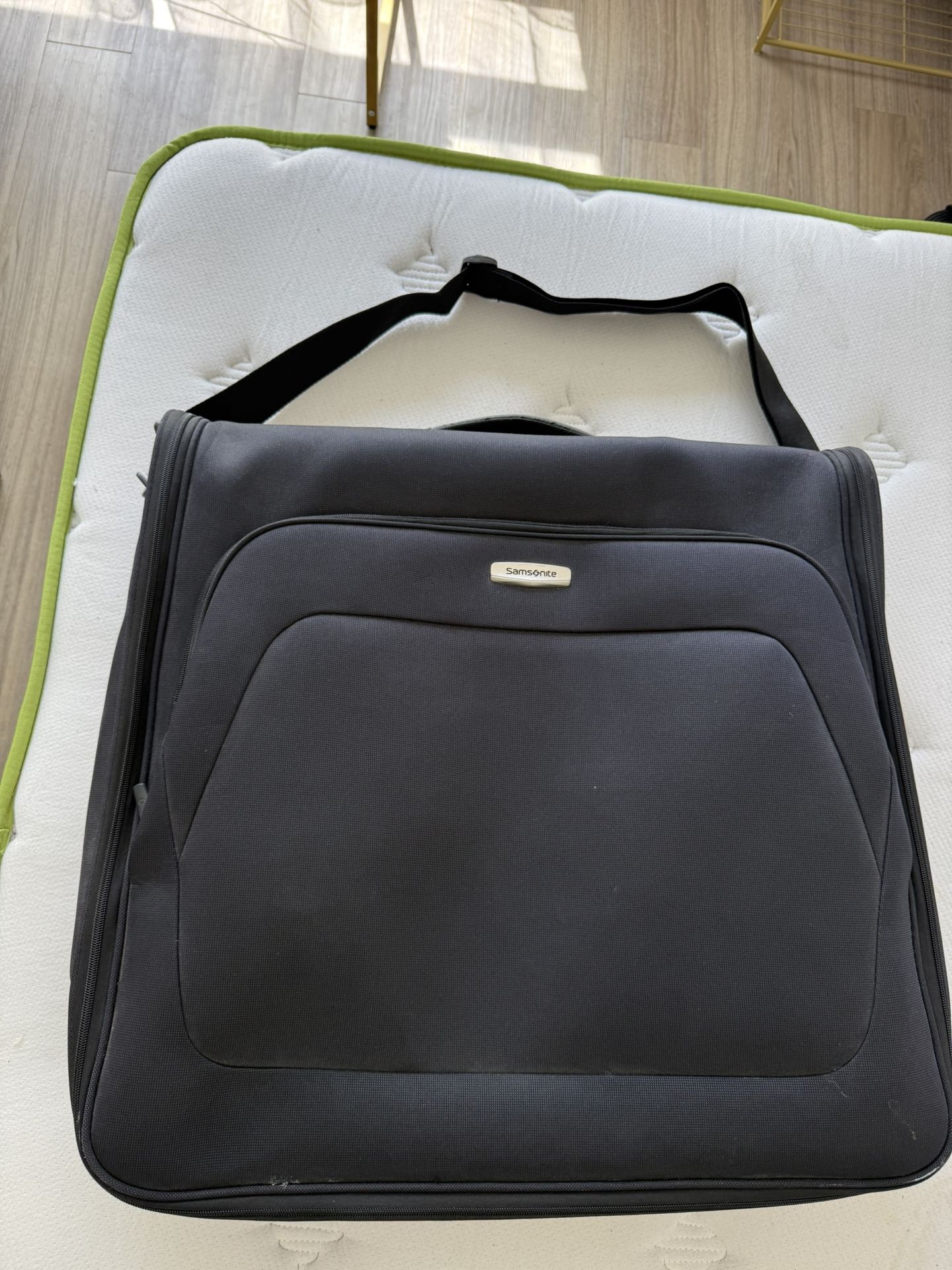 Samsonite Silhouette Sphere Garment Bag - Excellent Condition!